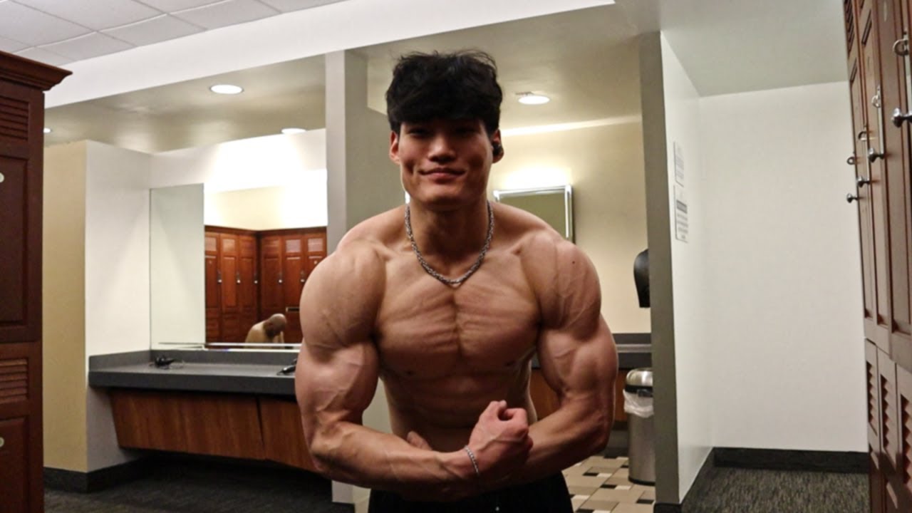 Workout w Me - Full Chest Shoulder Tri Workout - David Pan - YouTube