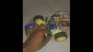 🤖🚧 Obstacle-Avoiding Robot using Arduino!