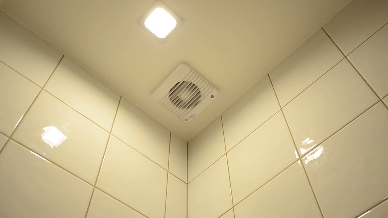Вентиляция натяжной в ванне. Вытяжной вентилятор Электролюкс в натяжной потолок. Вытяжной вентилятор 80мм для ванной комнаты под натяжной потолок. Вентилятор потолочный Электролюкс с обратным клапаном 150 в потолке. Вытяжка в потолке в ванной.