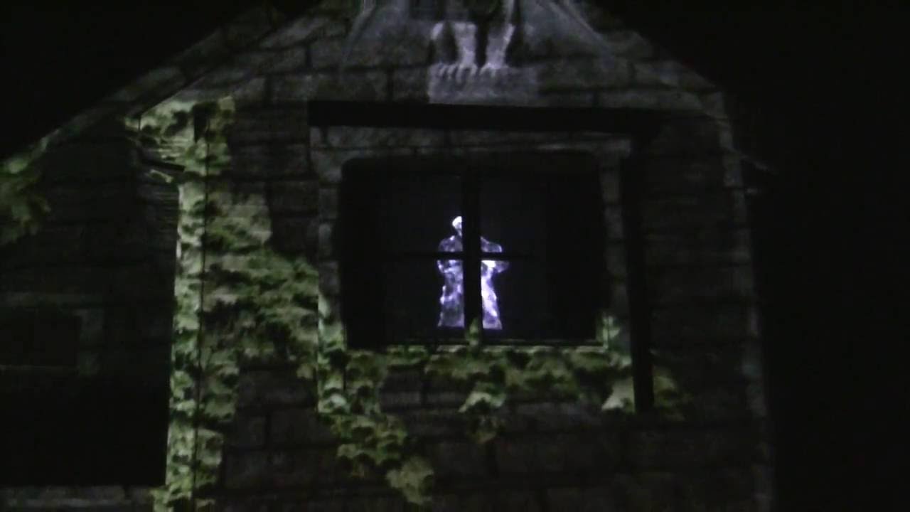 2015 Halloween House Haunt Projector projection mapping with Atmosfear FX -...