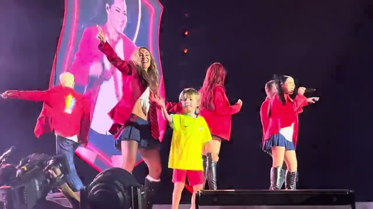 RBD - Rebelde (Soy Rebelde Tour - São Paulo) Estádio do Morumbi 13/11