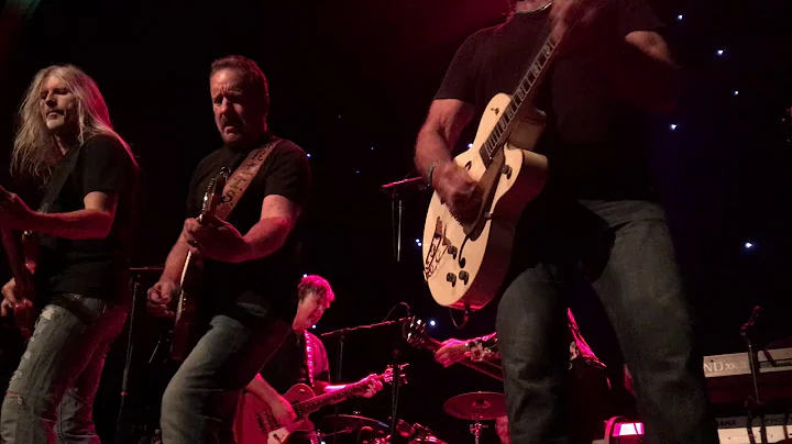 'Green Grass and High Tides' The Outlaws (Henry Pa...