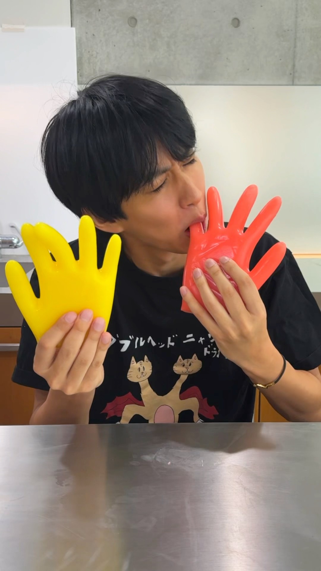 手が食べれる？！ハンドグミがキモすぎた…
