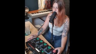 Charlotte Wessels 'Bad guy' looping cover