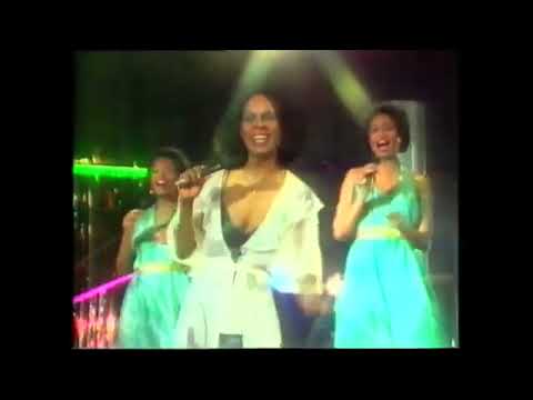 Martha And The Vandellas - Dancing In The Street (live London 1985)