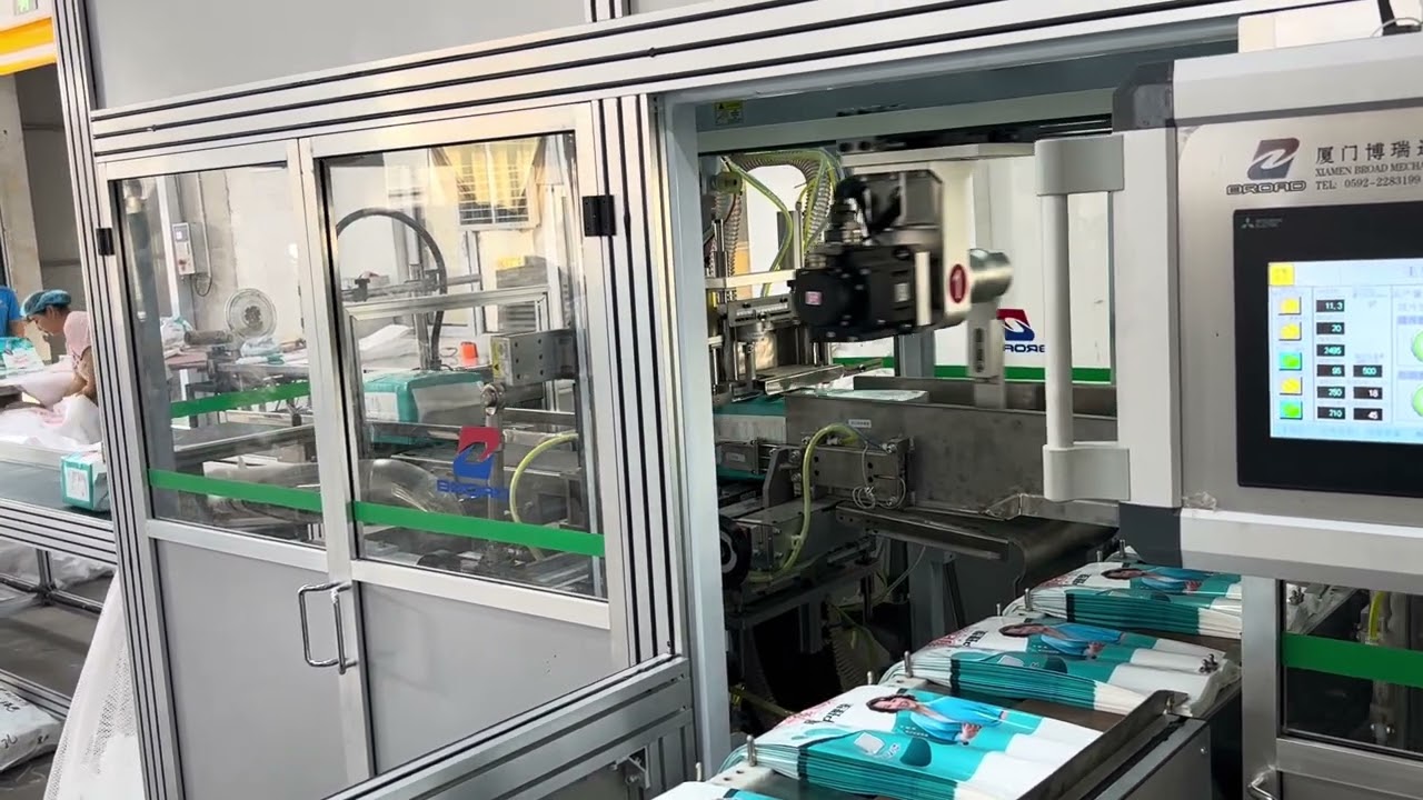 Full-auto disposable underpads packaging machine