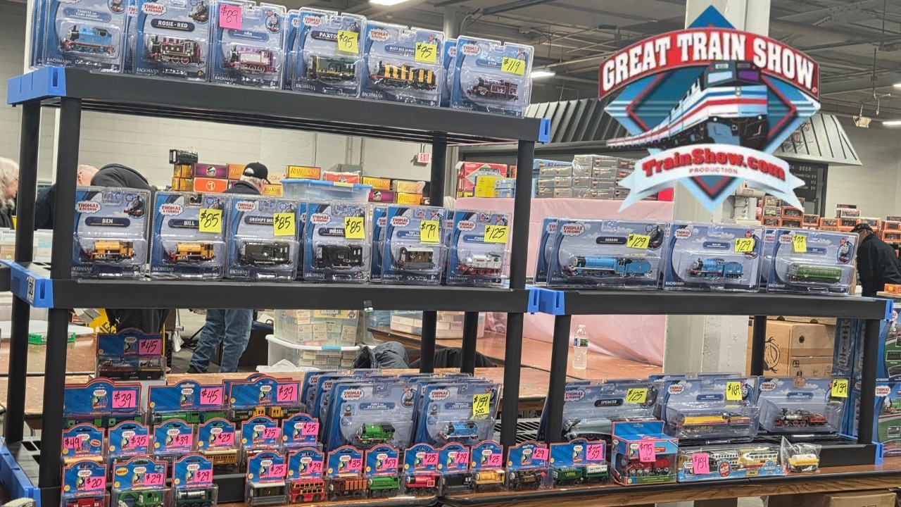 Большое железнодорожное шоу на выставке игрушек в Индианаполисе.