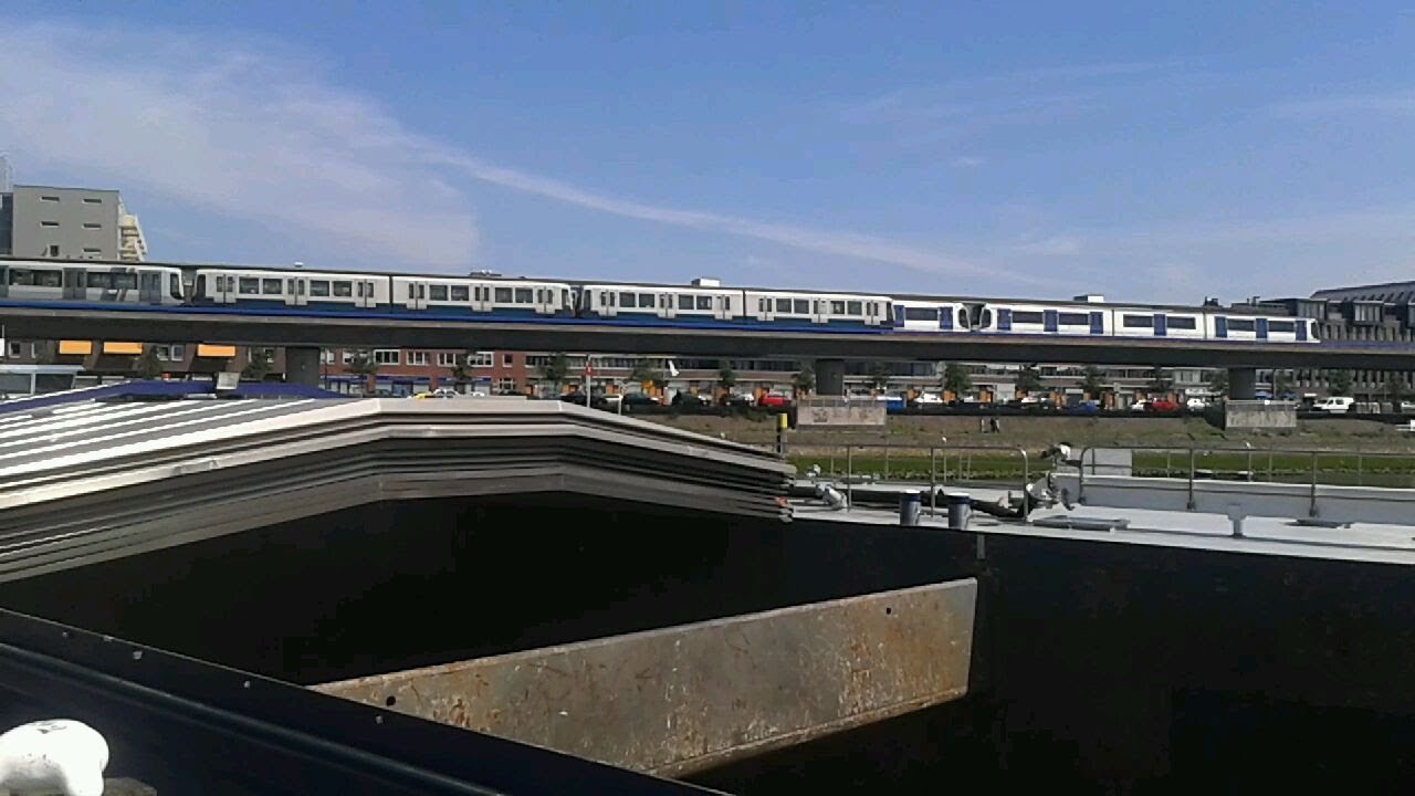 RET Metro 2*Type RSG3 & 3*Type B (5304 na Mid-Life revisie) nabij de Maashaven