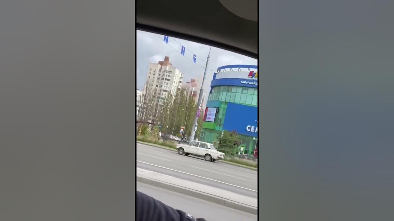 В белгороде обстреляли тц. Белгород обстрел 25 мая. дом в белгороде обрушился. белгород обрушился.