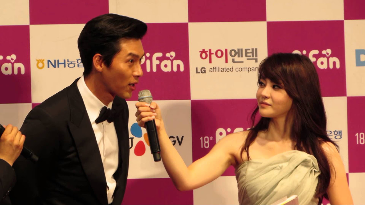 Hyun Bin (현빈) @ Red Carpet of 2014 PIFAN - YouTube