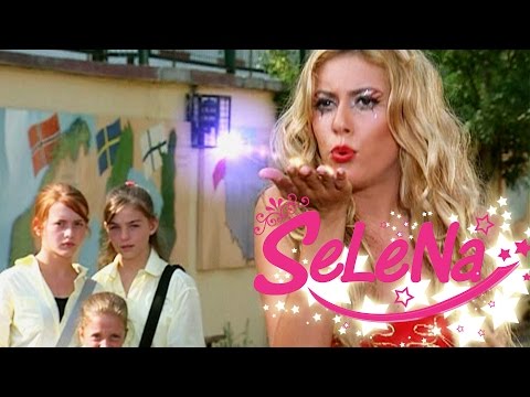 Kızlar, Selena'yı cezaevinde ziyaret ediyor - Selena Sahneler