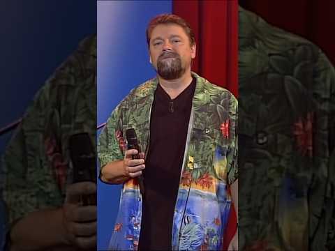 Ein man sitzt in einer Kneipe!