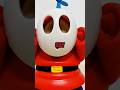 Warum Shy Guy niemals seine Maske abnimmt.