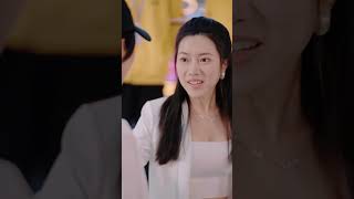 目睹渣男出軌小三的激情，女孩當街隨便選個坐輪椅的殘疾大叔獻身，事後得知他竟是帝國財團繼承人，痊愈他的殘疾成爲豪門團寵！#總裁大叔