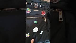 COLOCANDO PINS NA MOCHILA
