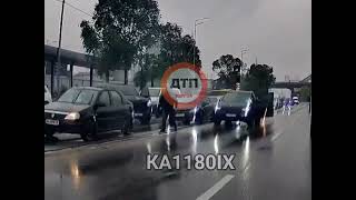 BMW та крузак защемили toyota camry в Києві на дніпровській набережній та побігли брататися: чудове