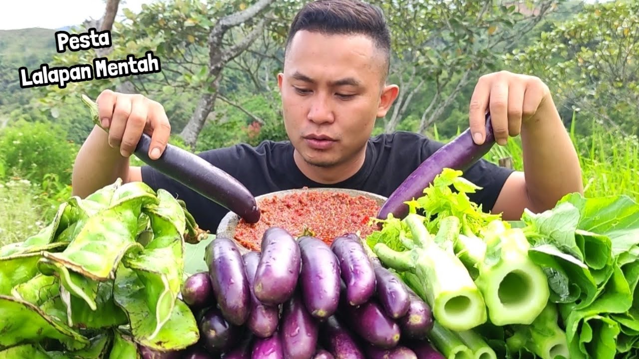 MAKAN LALAPAN MENTAH PORSI JUMBO BATANG PEPAYA TERONG PETAI SAYUR 