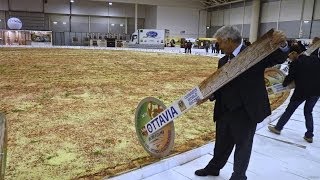 The Biggest Pizza In The World / Ottavia