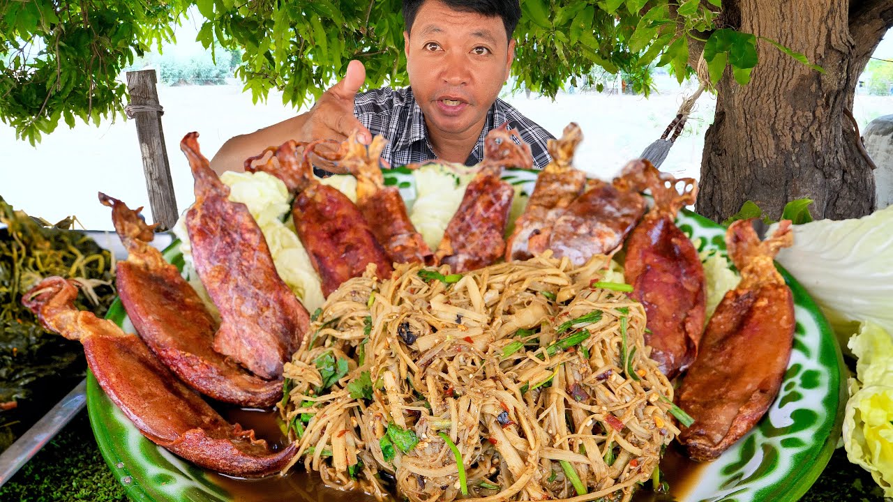 ซุปหน่อไม้ปิ้งหมึกไข่ แกล้มส้มผักยายหูแซ่บๆ สุดคักขนาด