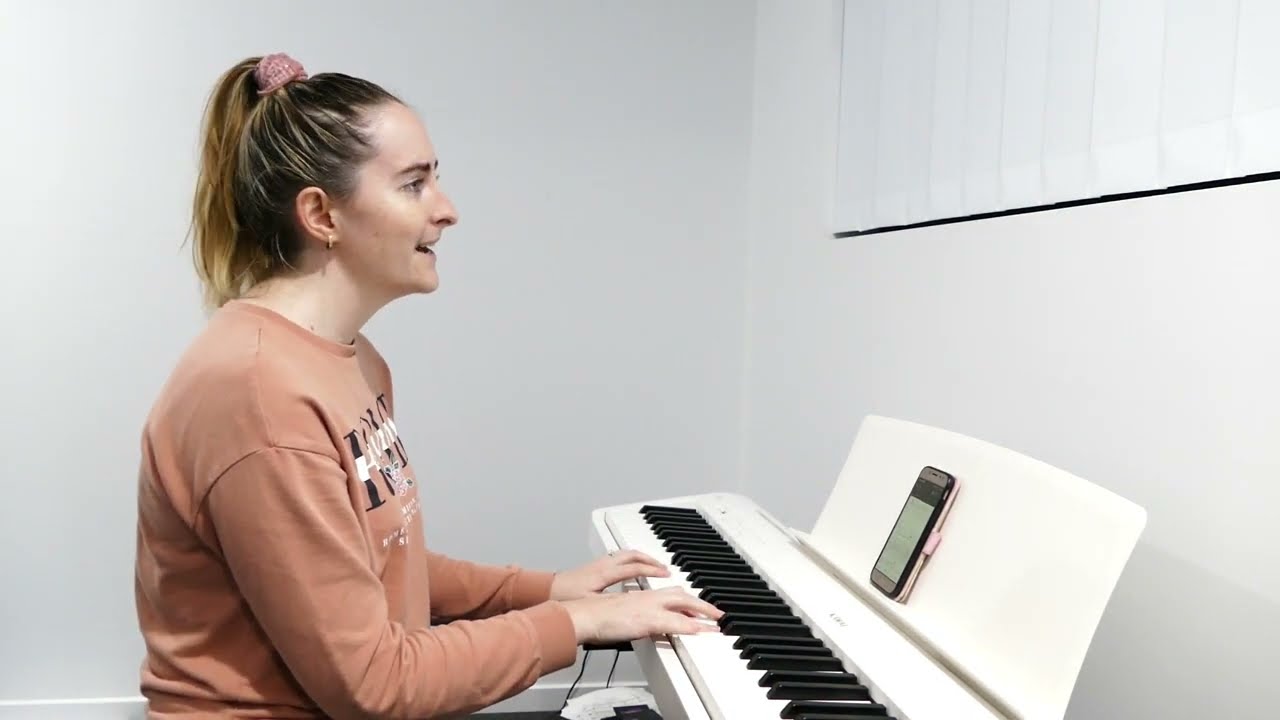 Hurtless - Dean Lewis (Cover by Sarah Alice)