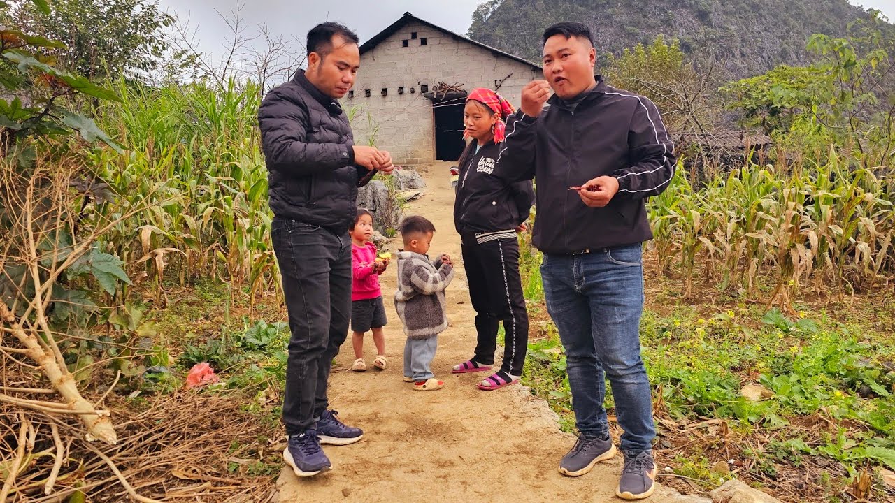 Lang Thang gặp cô gái 30 tuổi 7 con trên vùng toàn đá phát 1000 chiếc áo ấm. Nguyễn Tất Thắng