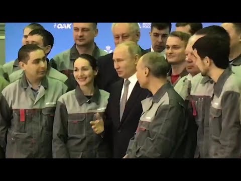 Владимир Путин на подписании контракта между Минобороны и ОАК