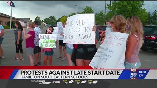Parents protest delayed return to school