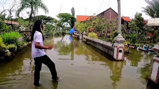 Download Lagu Musim banjir!! Mancing nya cukup di sini saja MP3