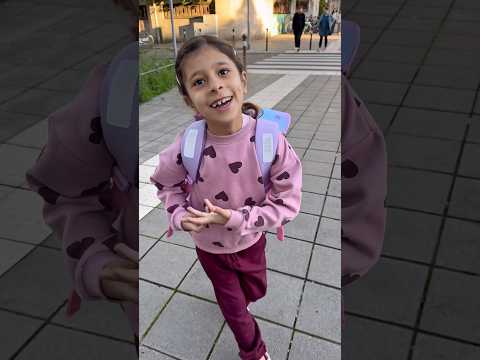 رابع يوم مدرسه عفاف تأخرت خلتني افوت معها على الصف