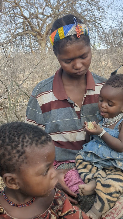 siptii experience of eating in the bush#hadzabetribe #bushmenlife #survivalskills #food