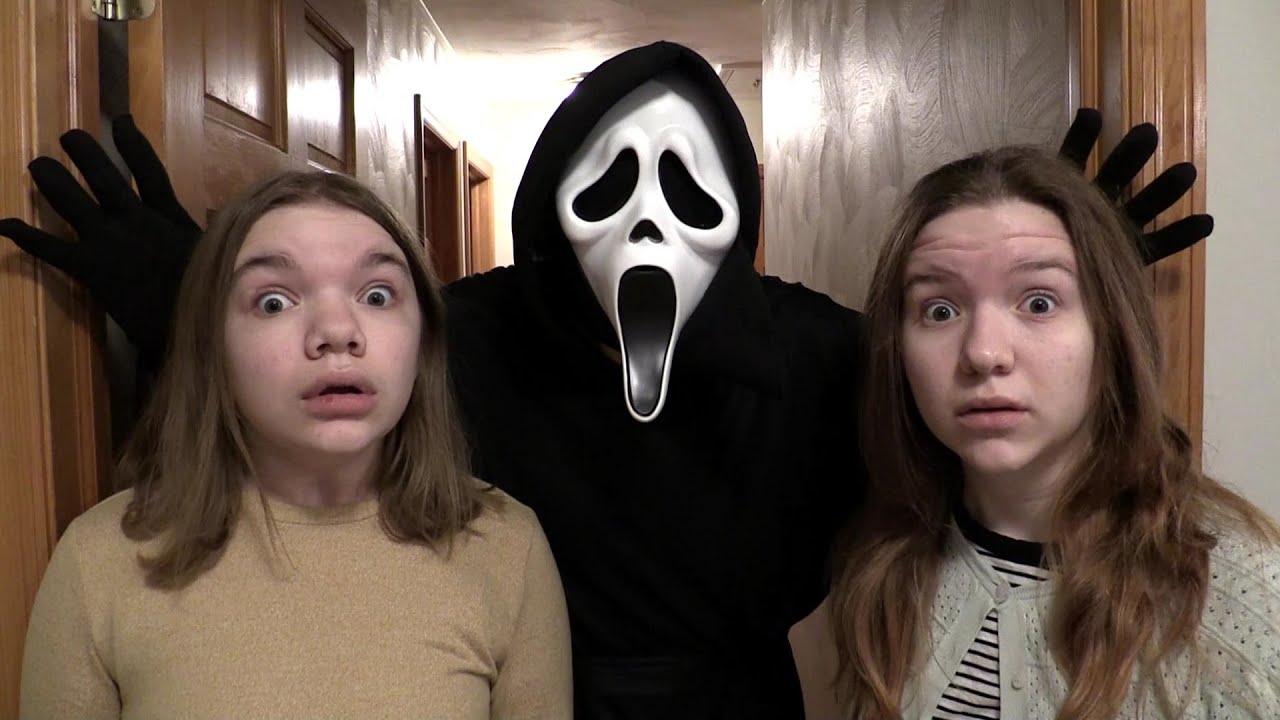 SCREAM GHOSTFACE IN OUR HOUSE. (SCARY)