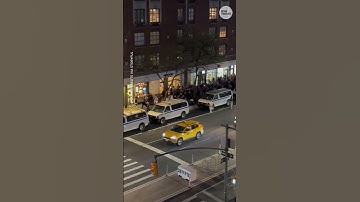 Thumbnail of Lorde performs new song at surprise Manhattan show #Shorts
