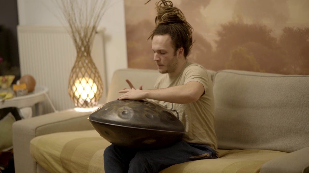 Taopan Handpan Mutant played by Louis / Eminor 19 (14 Tops plus 5 bottoms)
