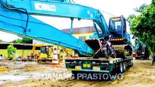 Fuso Self Loader Truck Transport Excavator Long Reach