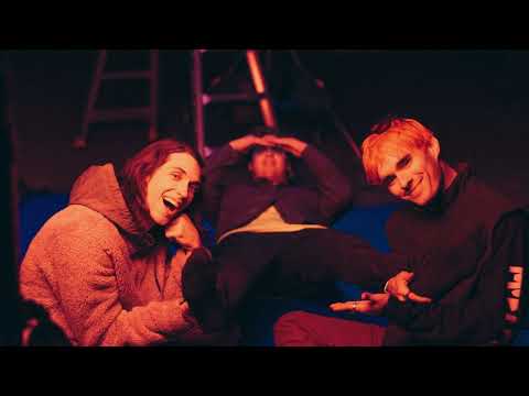 WATERPARKS - 2 BEST FRIENDS (VISUAL)