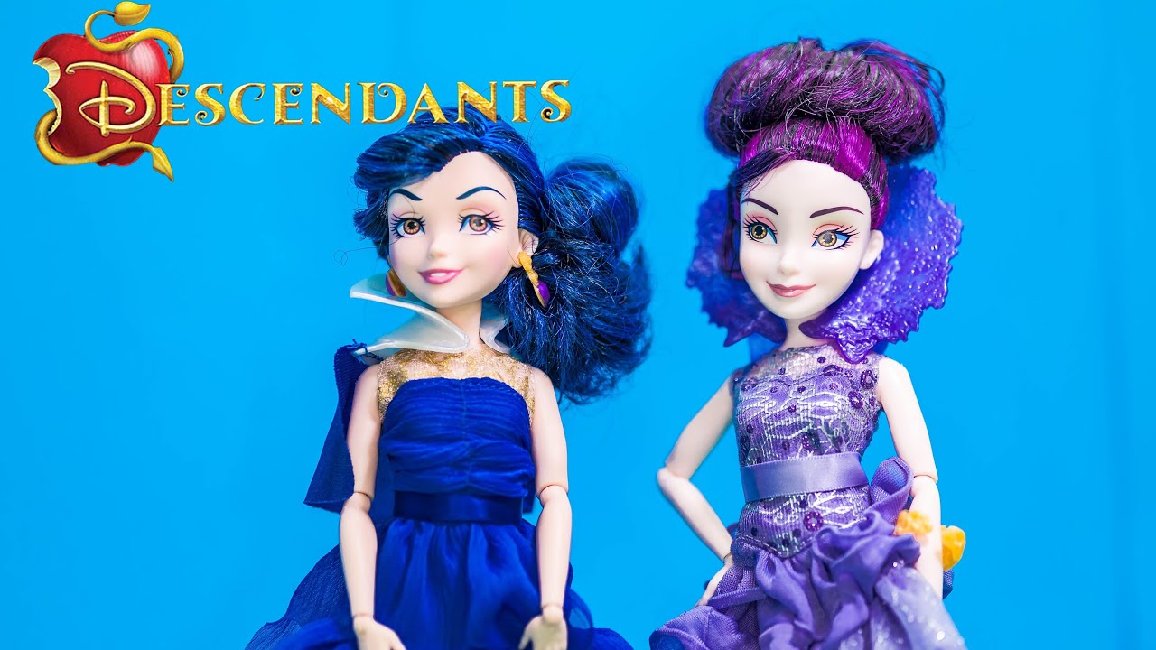 DESCENDANTS Movie Mal Evie Descendants Dolls Video Toy Review 