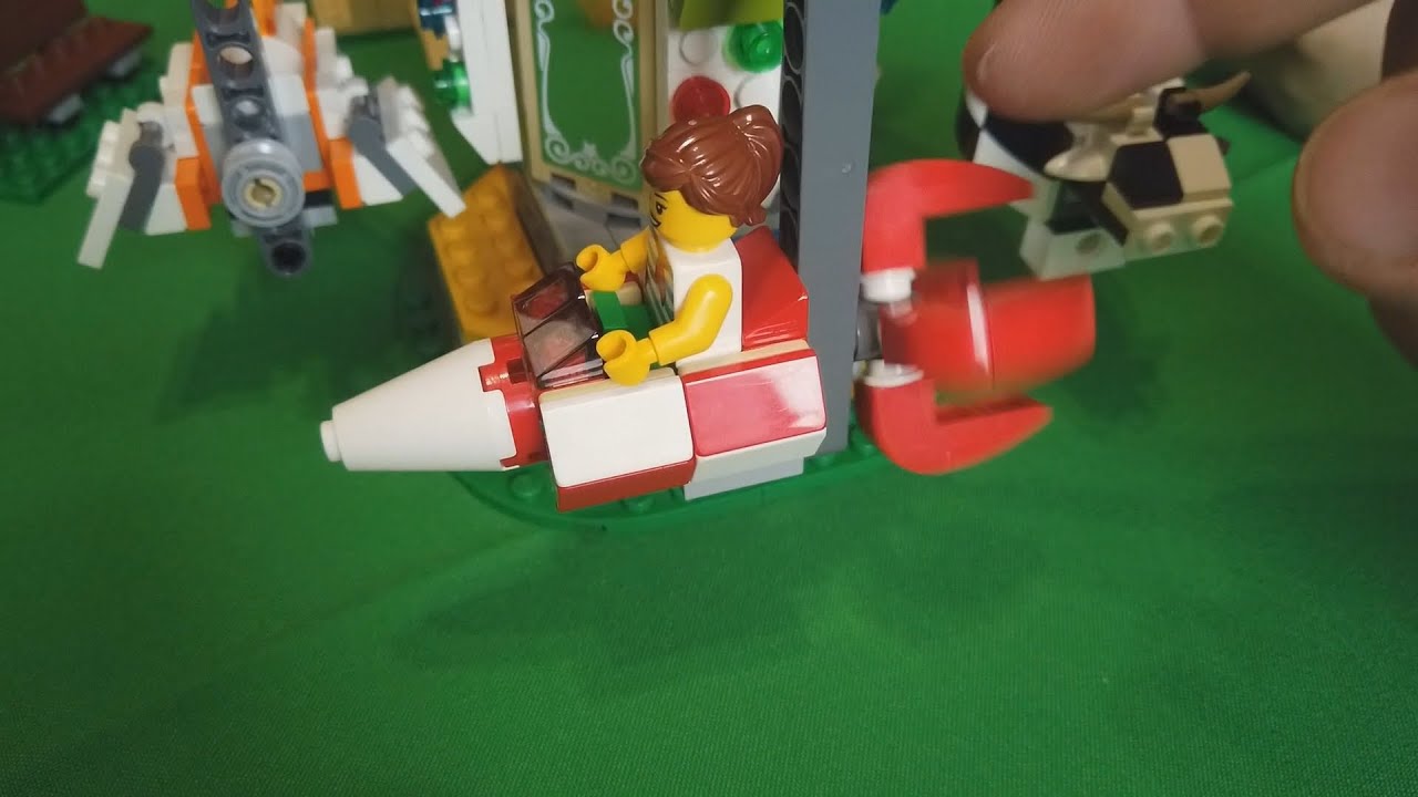 Вероника собирает Ярмарочную карусель Lego 31095 Creator