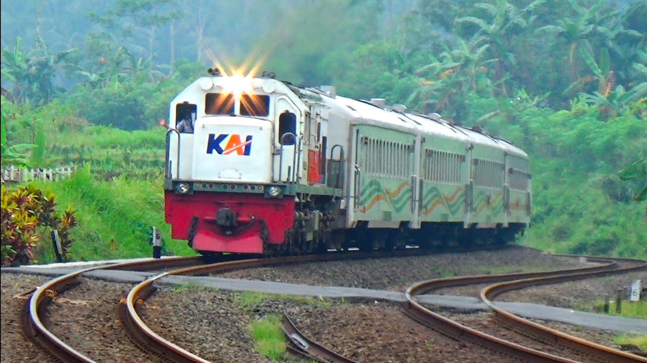 MOMEN JARANG KITA JUMPAI KERETA EKSEKUTIF MEWAH SAMPAI TELAT BEBERAPA MENIT