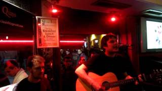Video thumbnail of "With or Without you / Don't stop believin' - U2 meets Jounery at Quays Temple Bar,Dublin"