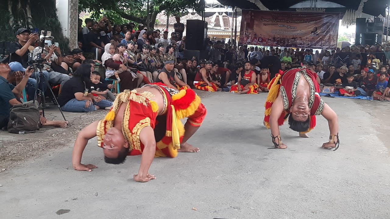 keren banget atraksi bujang ganong terbaru di desa ngepeh sukorejo kebonsari madiun