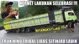 HEBOOHH !!! Kernet Lakukan Selebrasi, Truk Hino Tribal Libas Tanjakan Sitinjau Lauik Sampai Ujung
