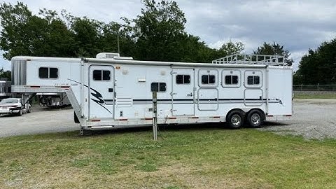 Used exiss 2 horse trailer for sale