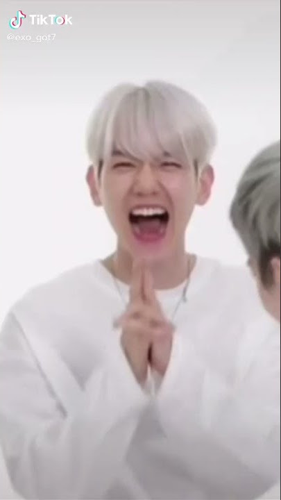 A proof that Baekhyun is so damn naughty towards his members lollll🤣🤣🤣 #Baekhyun #EXO #SUPERM