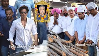 Download Lagu Shahrukh Khan Gets Emotional At Satish Shah Prayer Meet MP3 Download Lagu Shahrukh Khan Gets Emotional At Satish Shah Prayer Meet MP3