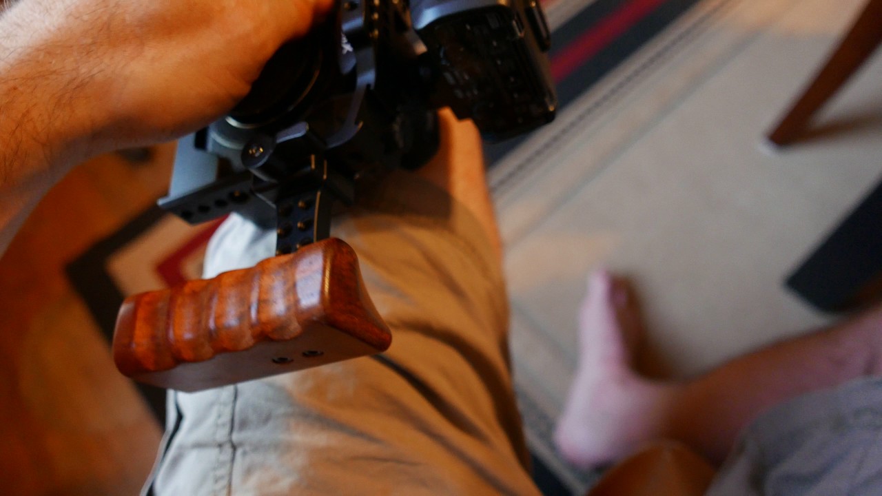 CAMVATE Poignée Grip NATO En Bois Pour DSLR - Rail 7cm Avec Broches De Sécurité