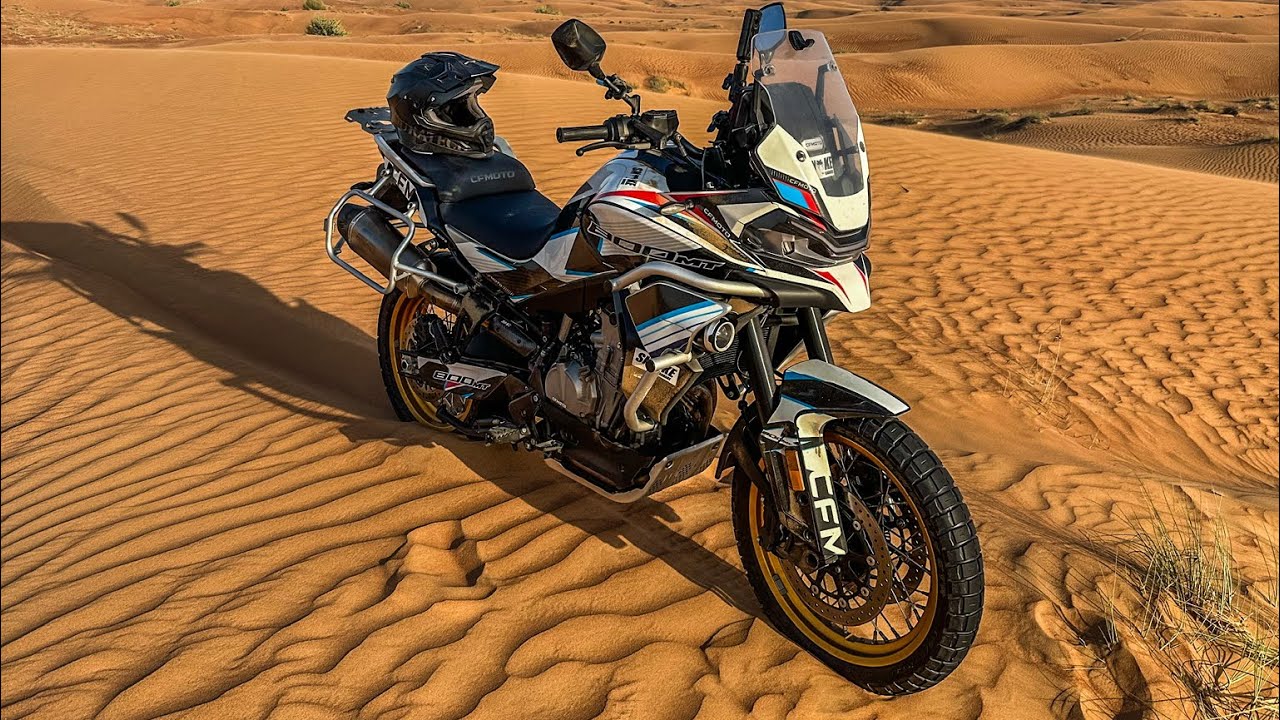 تجربة دراجه cfmoto mt800 في صحراء دبي 