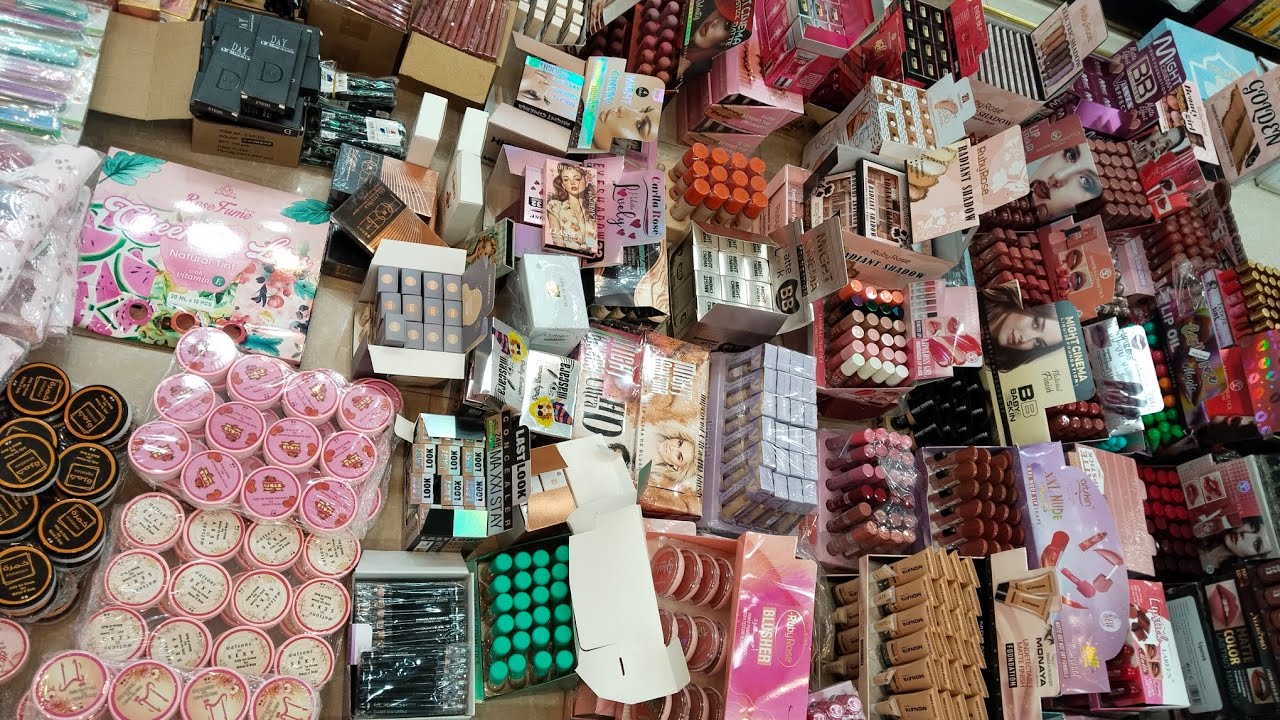 استلمنا مكياج جديد في سنتر المجد لمستحضرات التجميل شوفوا ايه  الجديد 