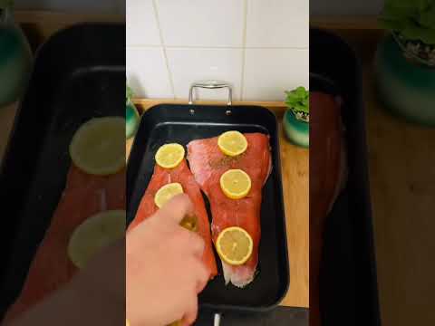 سلمون في الفرن بزعتر والليمون    سلمون طبخ سهل سريع