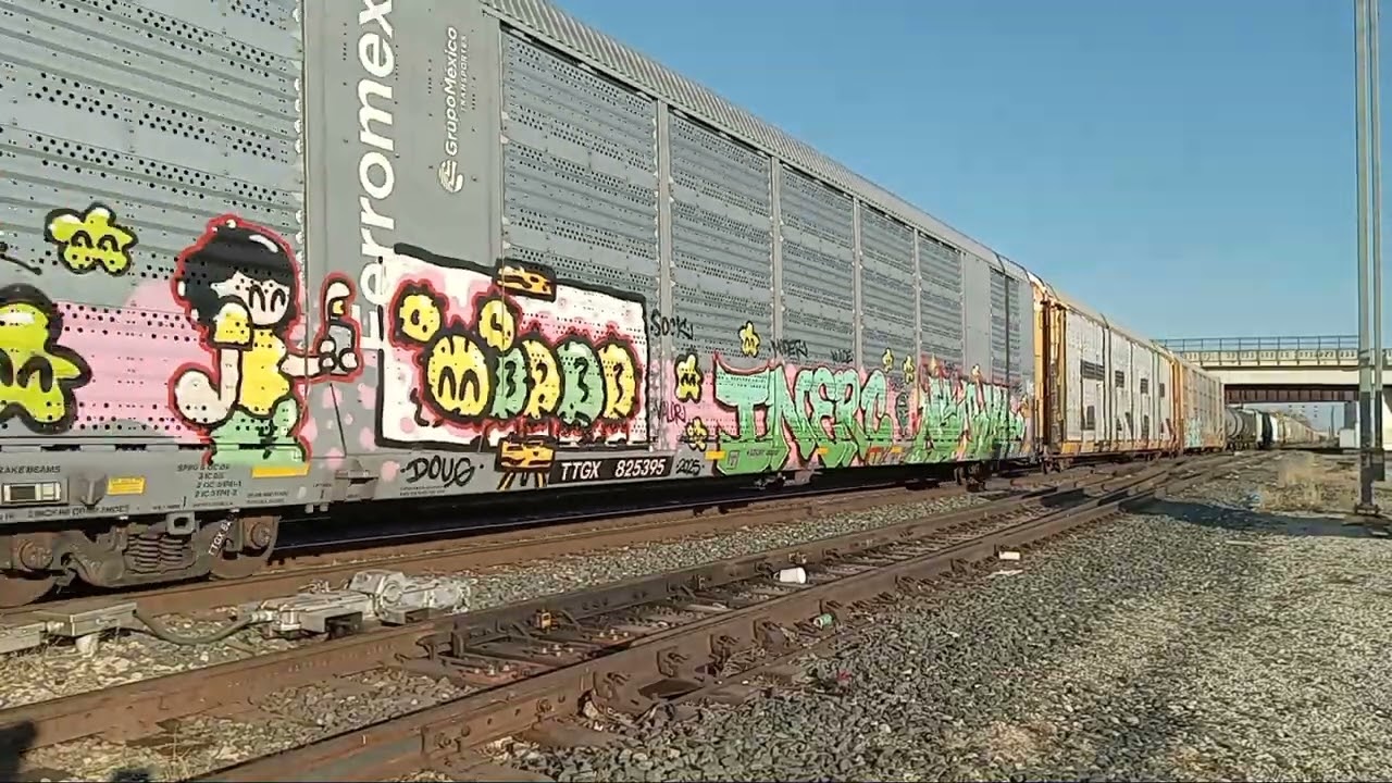 CF&E Train CHFW Heads East at Hohman Avenue,  Hammond, IN.