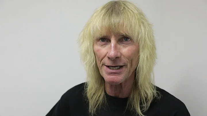 Steve Whiteman from KIX giving a vocal lesson
